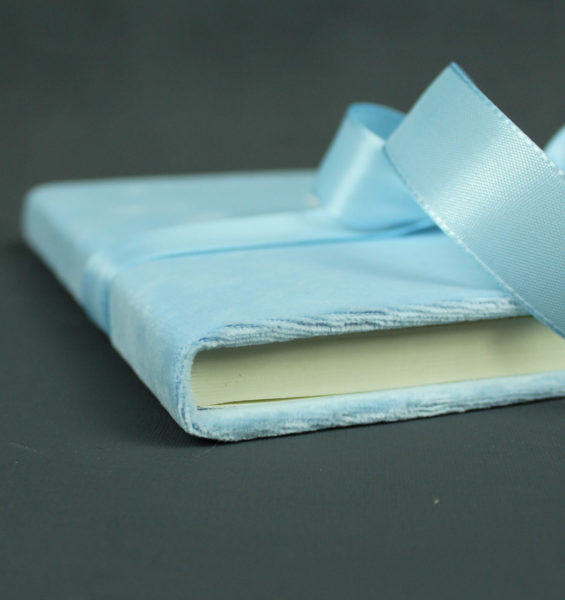 Gästebuch hellblau Samt