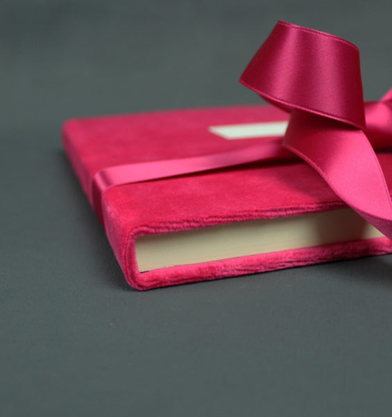 Gästebuch Samt pink mit Schleife