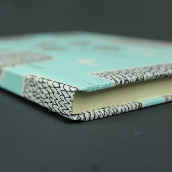 Türkis grafisch gemustertes Bullet Journal