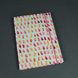 Notizbuch DIN A5 hellgrau mit pink gelb und roten Tupfen