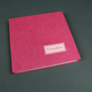 Pink farbenes quadratisches Poesiealbum blanko