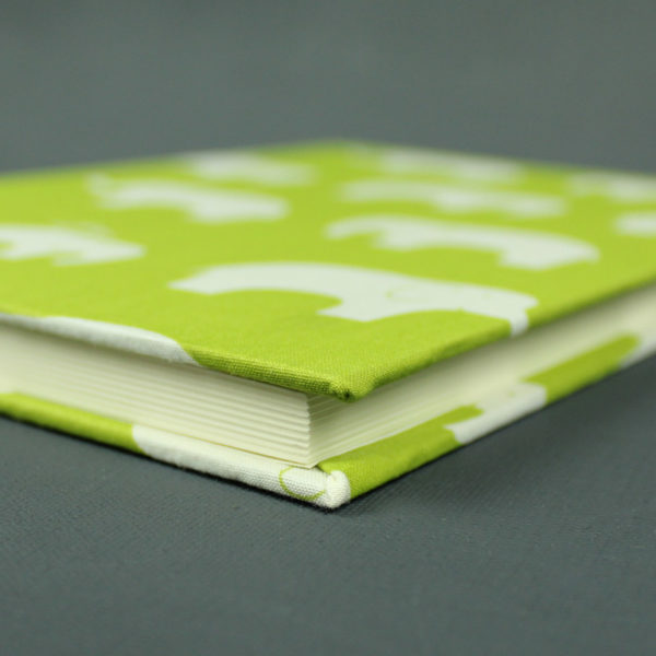 Babytagebuch creme grün mit kleinen Elefanten