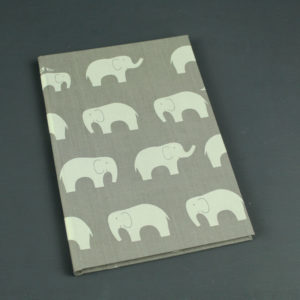 Babytagebuch taupe mit cremefarbenen Elefanten
