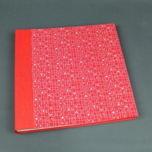 Großes Kinderfotoalbum in rot weiß mit Hähnchenmuster