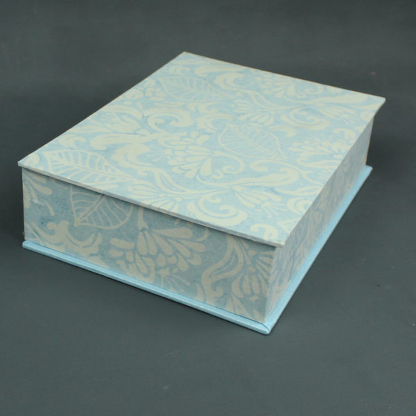 Stoff bezogener Kasten im Batik Look