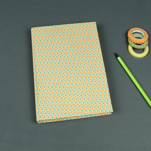 Stoff bezogener ewiger Kalender in orange türkis gelb