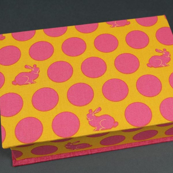 Kleines Kästchen orange pink gepunktet
