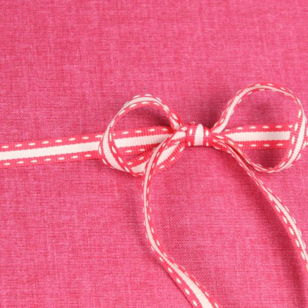 Pink Tagebuch mit Rosenmuster im Inneren