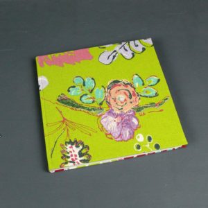 Gästebuch in leuchtendem grün mit flieder pink Blüten