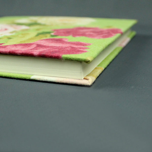 Grün pink geblümtes Hochzeitsgästebuch