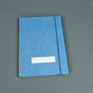Tagebuch DIN A5 mittelblau mit blauer Gummikordel