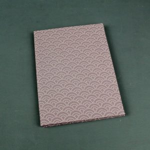 Fliederfarbenes Adressbuch DIN A6 mit japanischem Muster