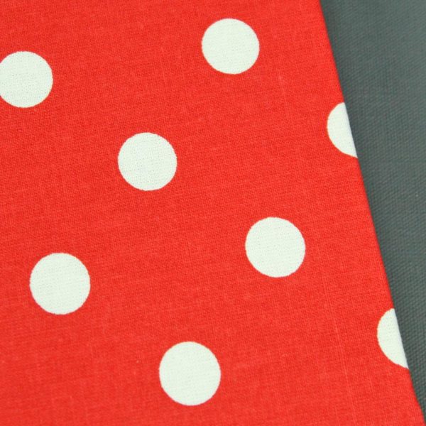 Rotes Freundebuch mit großen weißen Punkten
