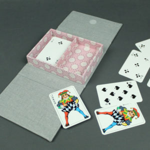 Grau rosa gemustertes Kartenkästchen