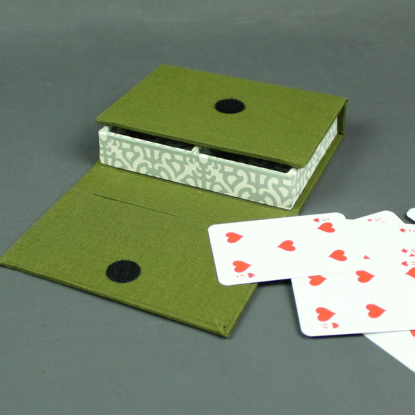 Kartenspielkästchen olivgrün grau creme