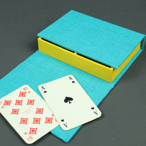 Spielkartenschachtel in Türkis Geln