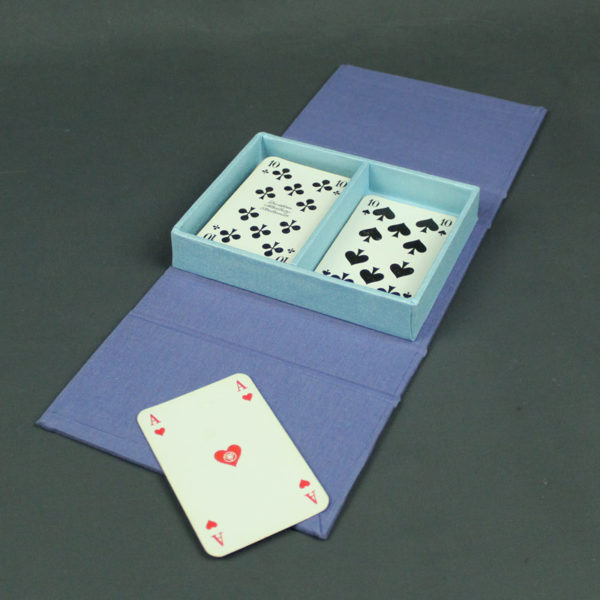 Kartenspielkasten in Lila und Hellblau