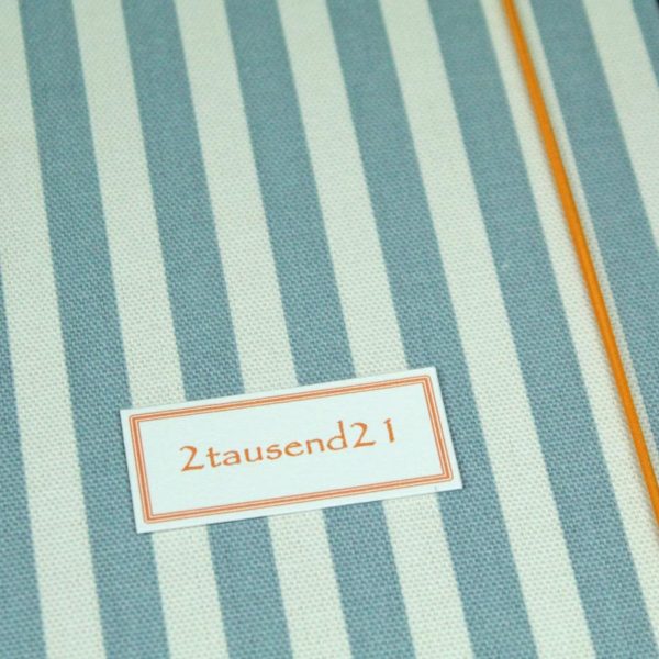 personalisierbarer blau weißer Buchkalender 2021