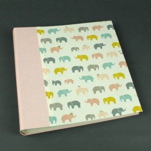 Quadratisches Fotoalbum apricot pastell gemustert mit Elefanten