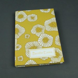 Ewiger Kalender DIN A5 gelb mit großen weißen Blüten
