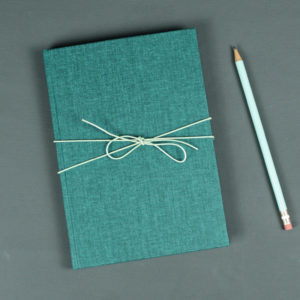 DIN A5 Notiz-oder Tagebuch flaschengrün mit Lederband