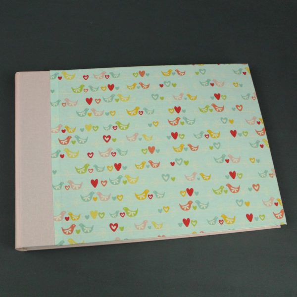Querformatiges Babyfotoalbum apricot türkis mit Vögeln