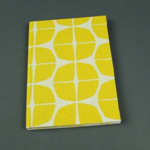 Gelb creme farbenes Adressbuch DIN A5 großen Punkten