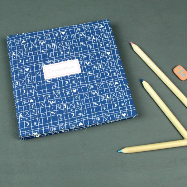 Poesiealbum quadratisch dunkelblaues Hähnchenmuster
