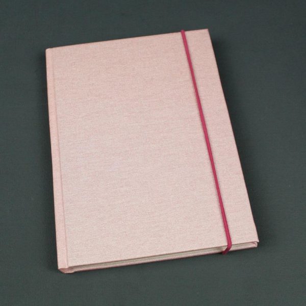 DIN A6 Notizbuch schmal in zartem Rosa mit Gummikordel