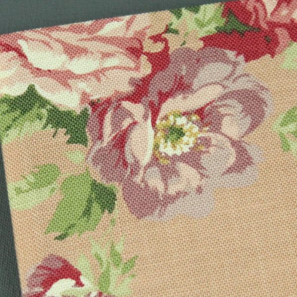 Kleines Adressbuch mit rosa Blütenmuster