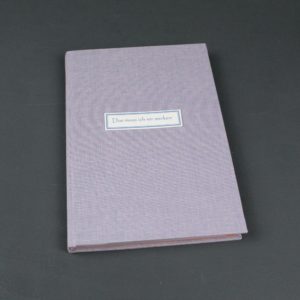 DIN A5 Notizbuch in zartem Flieder mit bunten Registerseiten