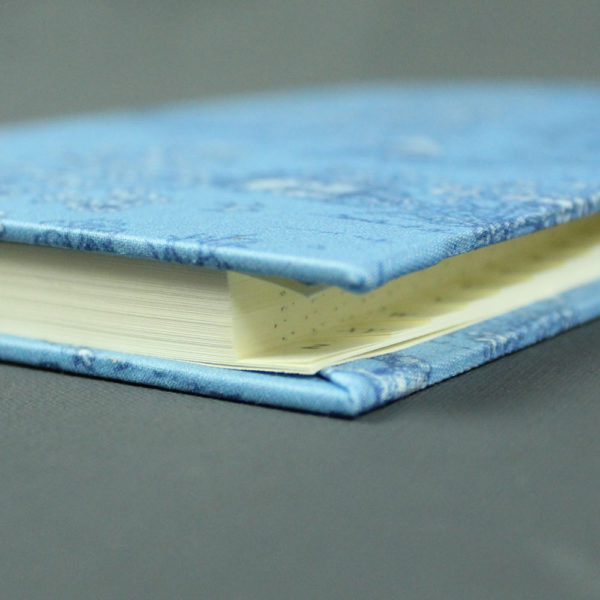 Stoff bezogenes Adressbuch im Toile de Jouy Stil