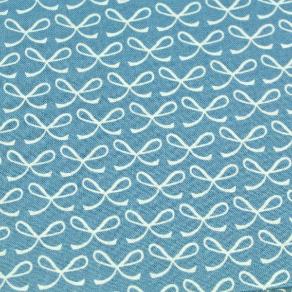 blau weißes Stoff bezogenes Adressbuch