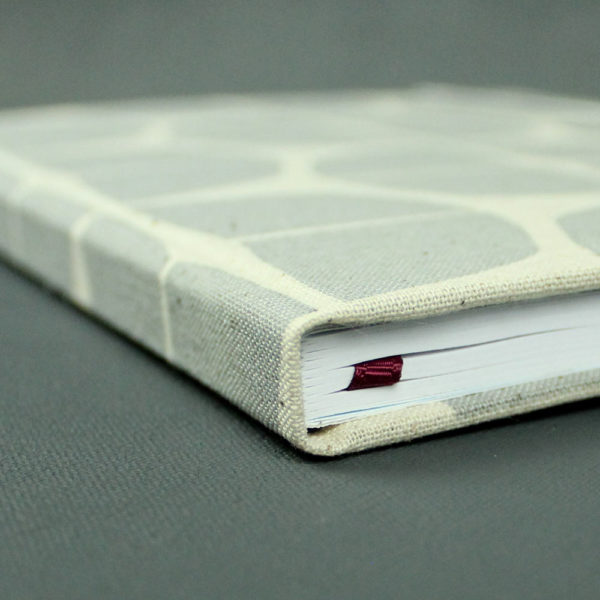 Buchkalender 2022 creme grau