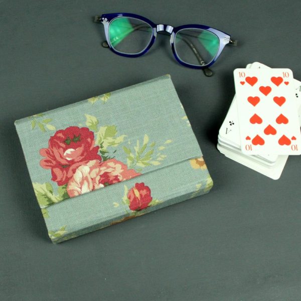 Spielkartenkasten grün blau mit Rosenmotiv