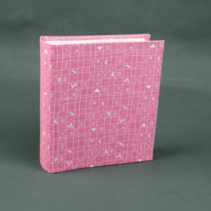 Kleines Einsteckalbum mit rosa weißem Hähnchenmuster