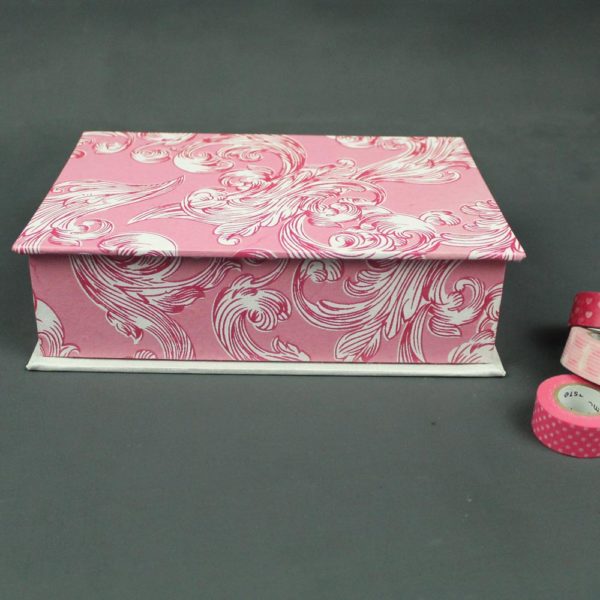 Verspieltes Kästchen in rosa pink