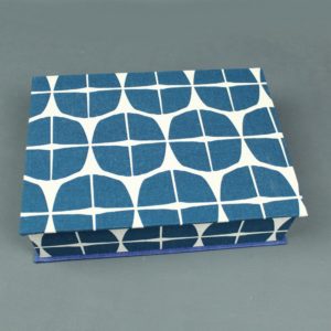 Schachtel DIN A5 dunkelblau Creme mit Polka Dots