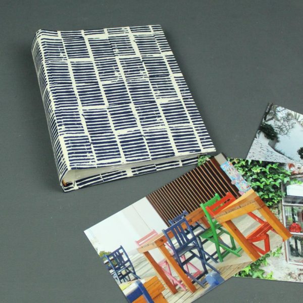 Kleines Einsteckalbum Stoff bezogen in tintenblau creme