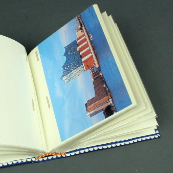Kleines Einsteckalbum blau weiß liniert