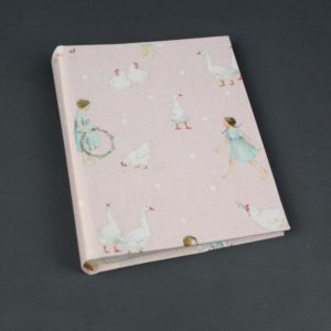 Kleines rosa weißes Einsteckalbum mit Gänseliesel