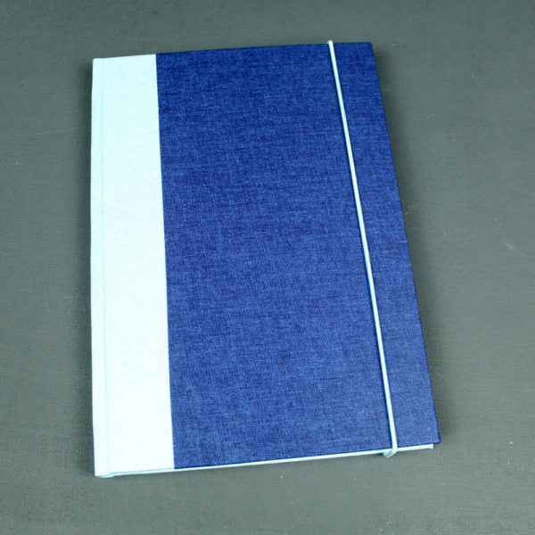 Notizbuch DIN A5 mit hellblau und dunkelblauem Leinen