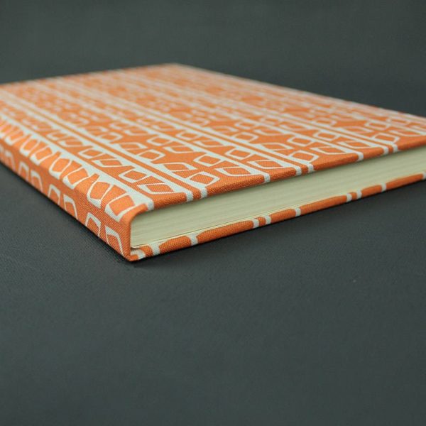 Tagebuch orange weiß grafisch