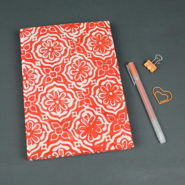 Ewiger Kalender im orange Batiklook
