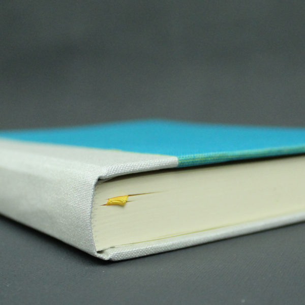 Ewiger Kalender mit zwei Buchbinderleinen