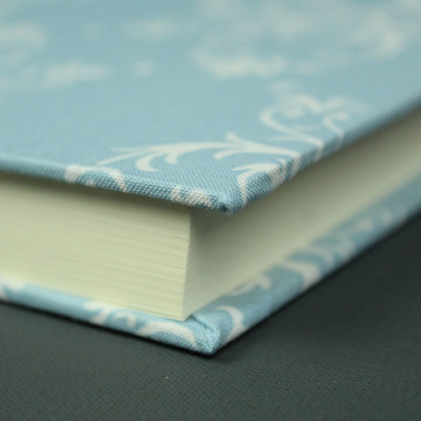 Tagebuch hellblau weiß
