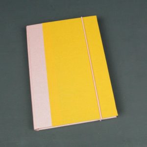 Ewiger Kalender rosa und gelbes Leinen