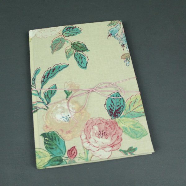 Notizbuch creme mit altem englischen Rosenmuster