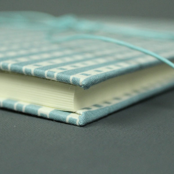 Blaugrau creme Notizbuch mit Punkten und Streifen