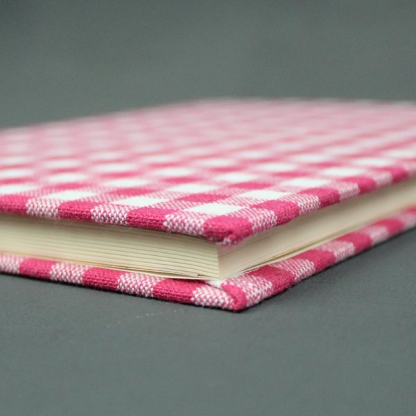 Buchkalender 2023 pink weiß kariert